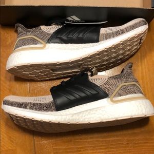 ultraboost 19 linen core black